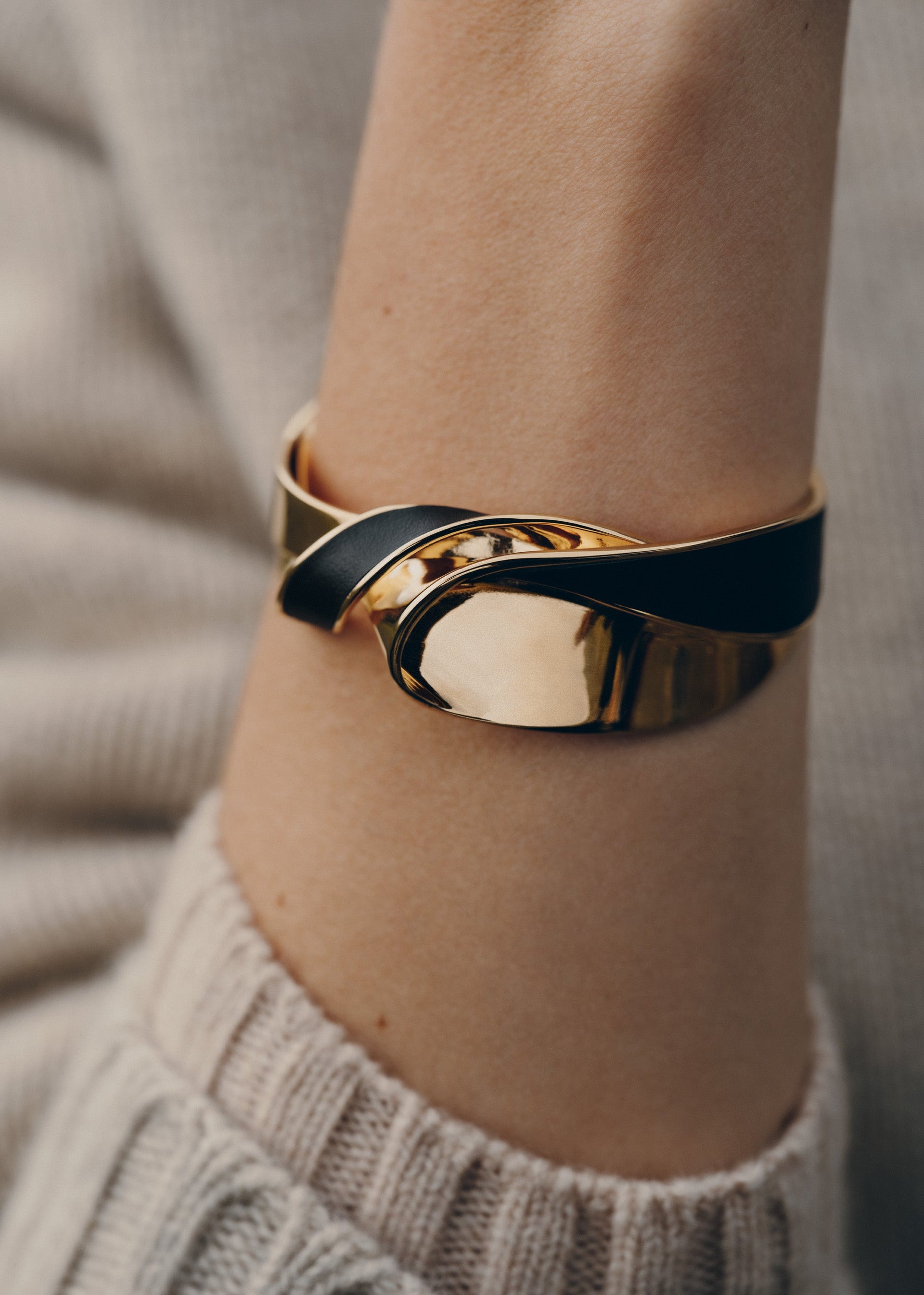 Bracciale aperto Éole - Pelle Nera