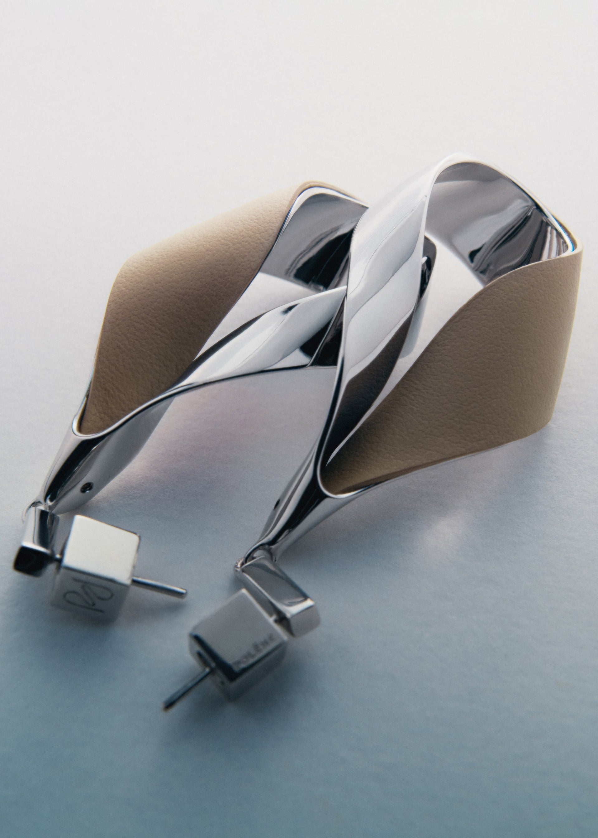 Orecchini pendenti Ormé - argentata cuoio talpa