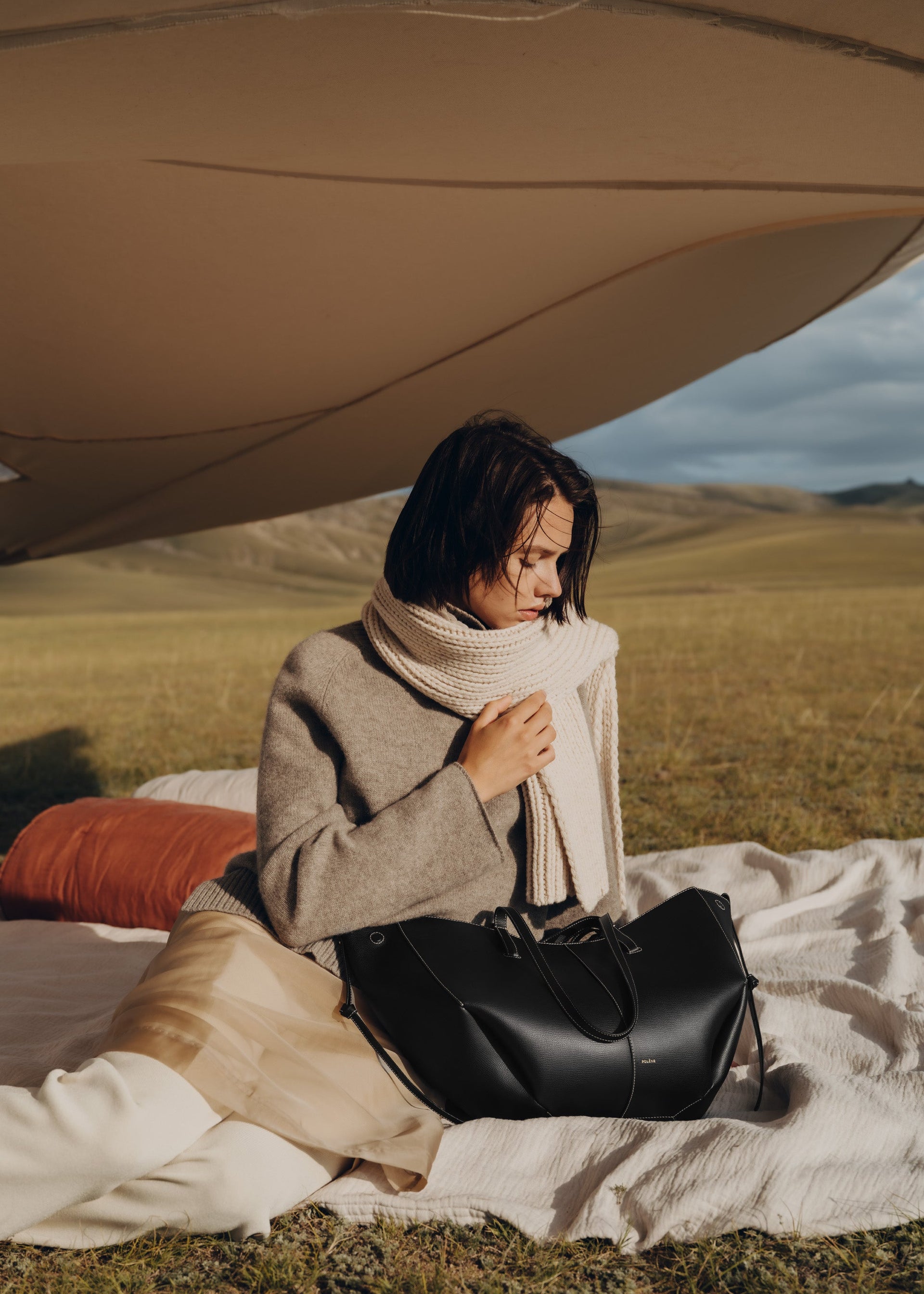 Cyme - Nero Granulata Cuciture Écru