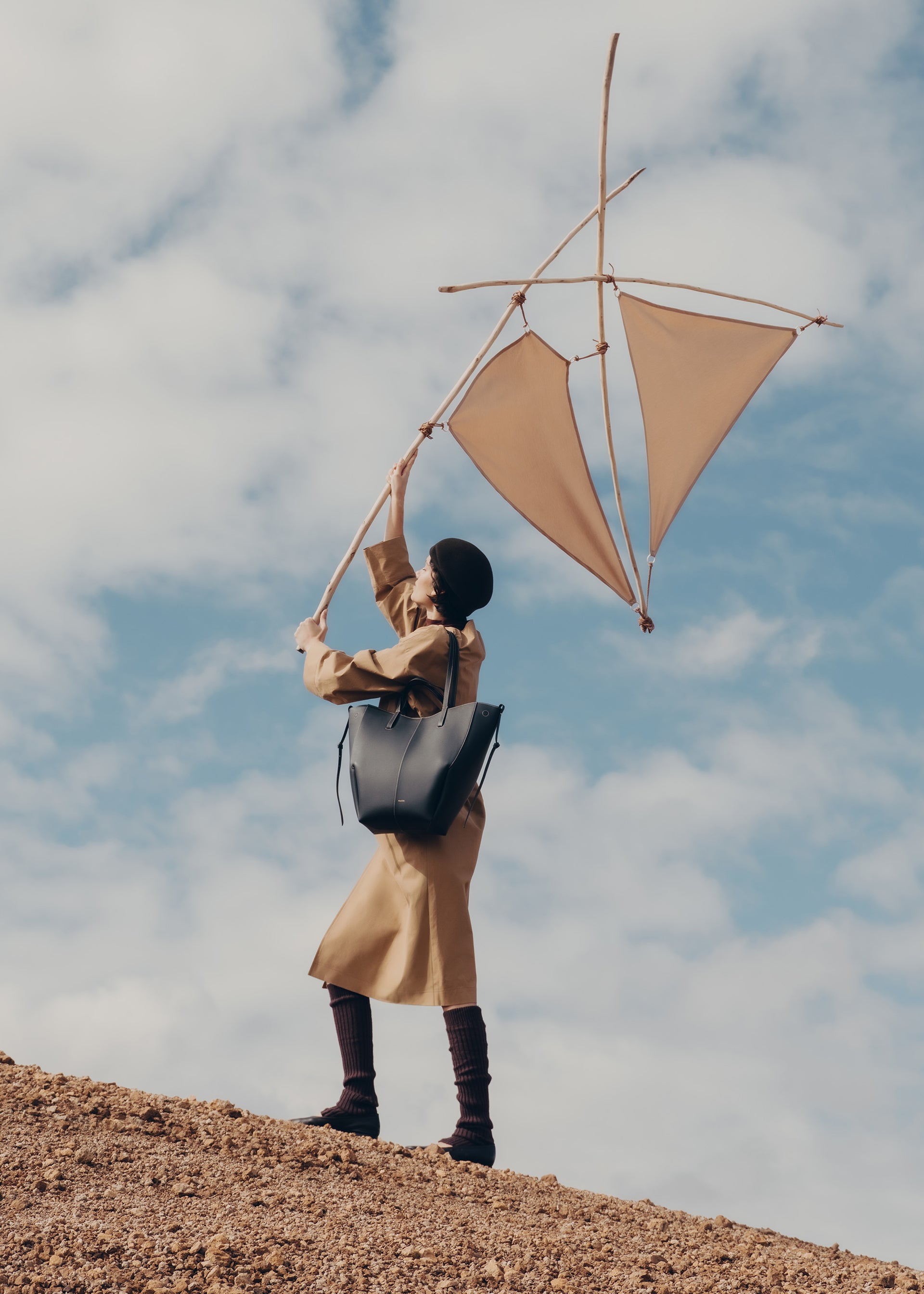 Cyme Tote - Nero Granulata Cuciture Écru