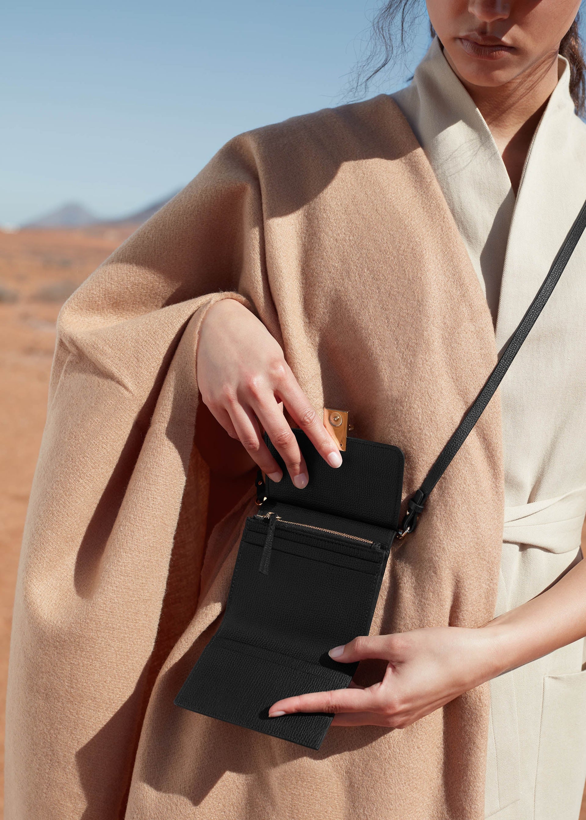 Portafoglio Numéro Sept con Tracolla - Nero Granulata