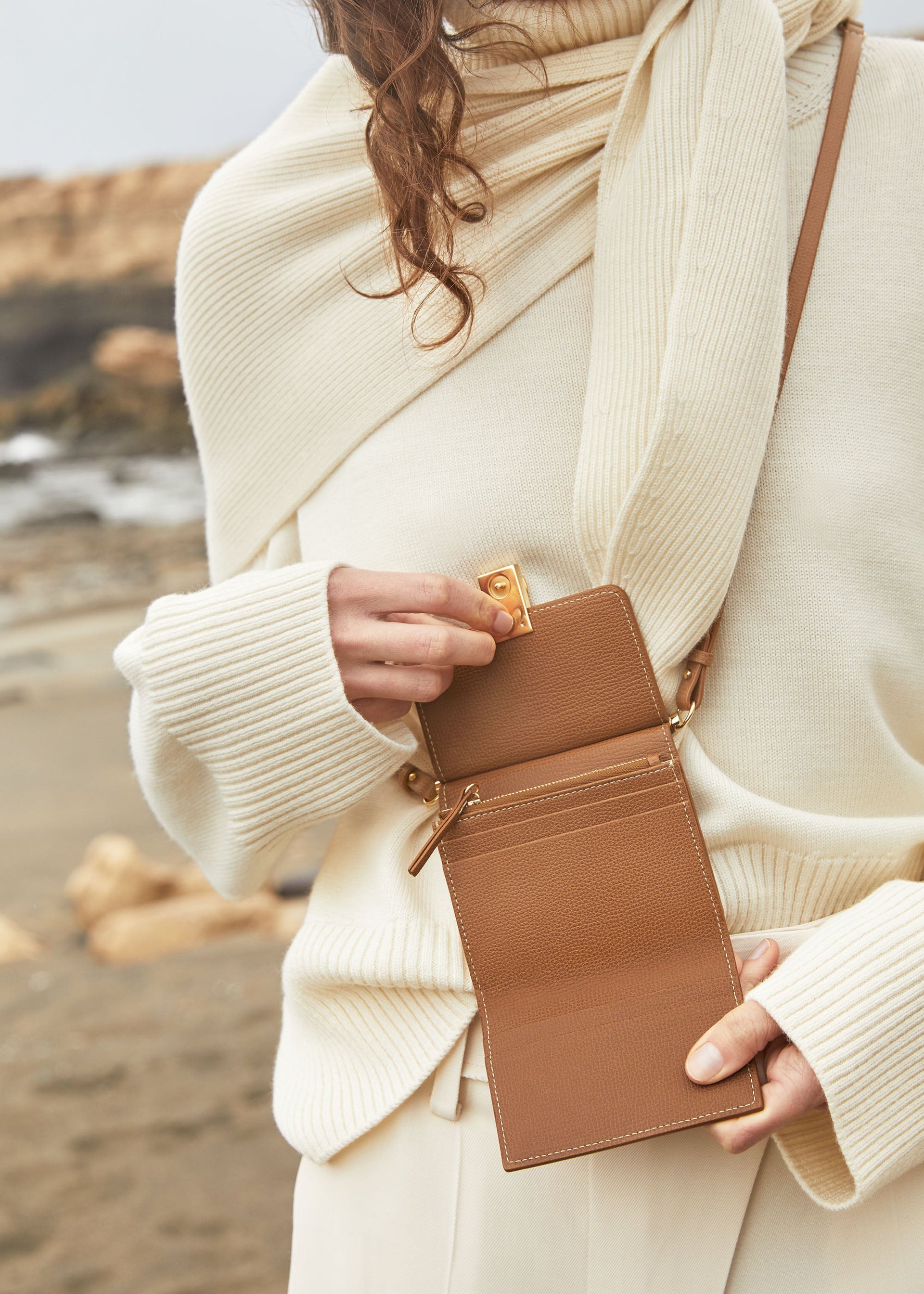 Portafoglio Numéro Sept con Tracolla - Cammello Granulata