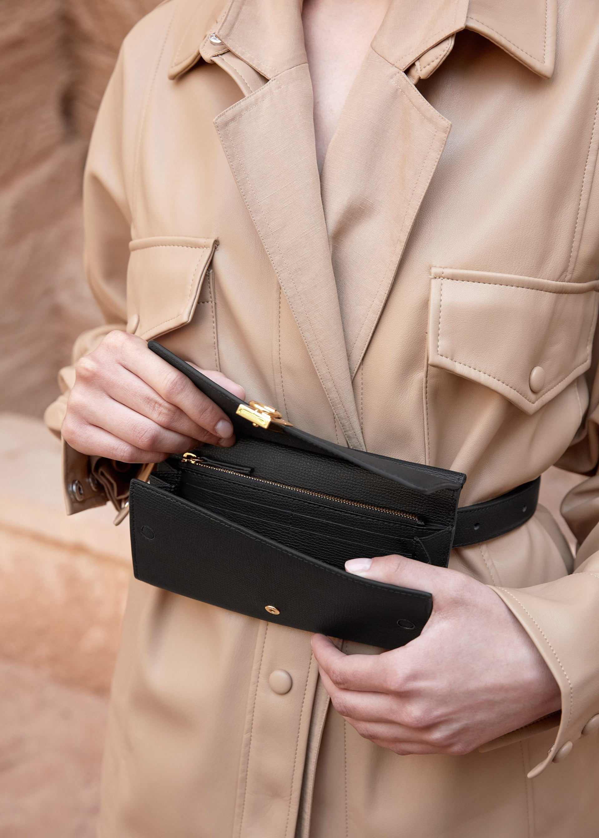 Portafoglio Numéro Sept con Cintura - Nero Granulata