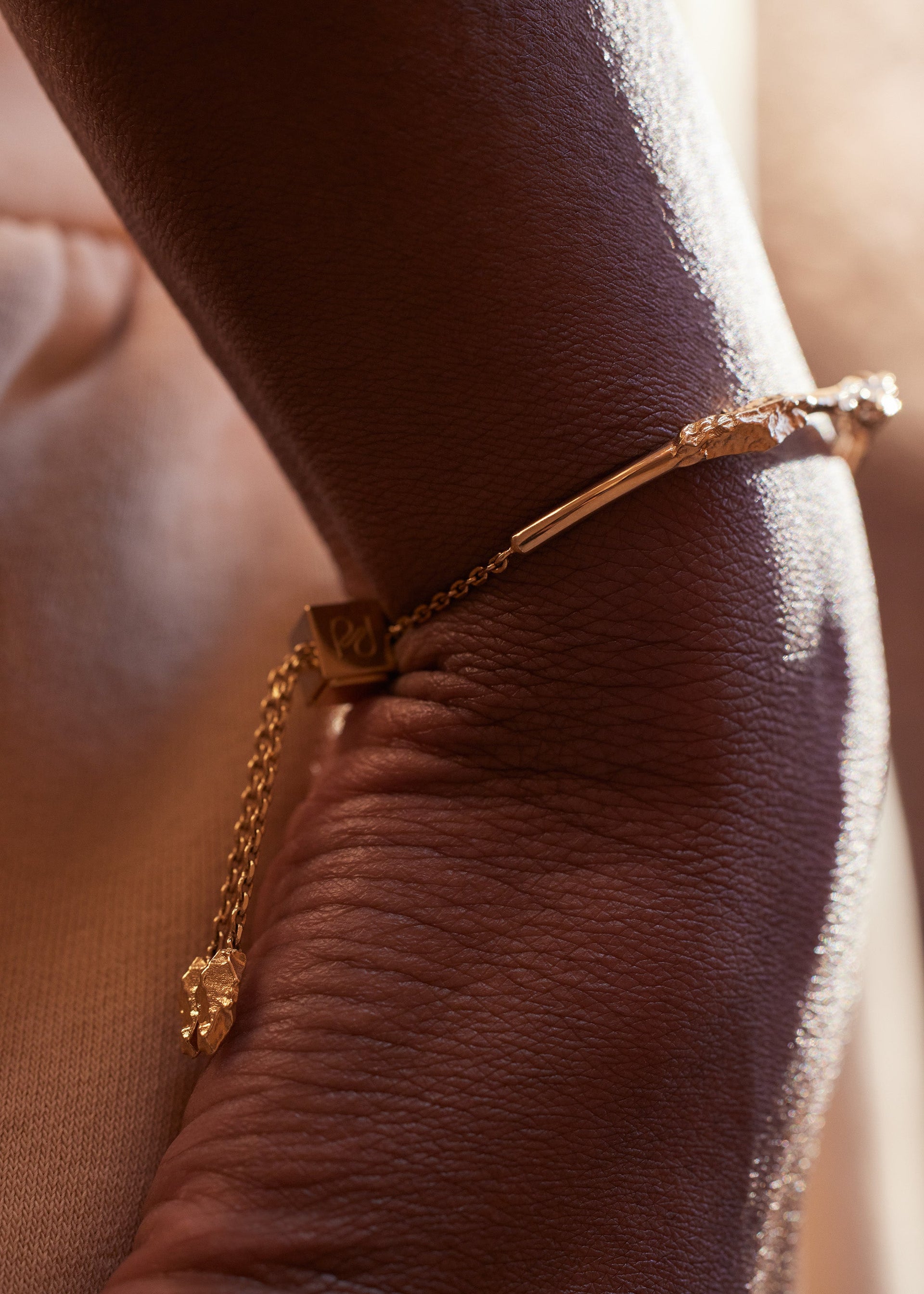 Bracciale a cerchio Eroz - placcata oro 24 carati